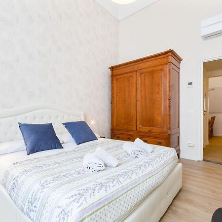 I Renai - Ponte Delle Grazie Modern Apartment Florence Luaran gambar