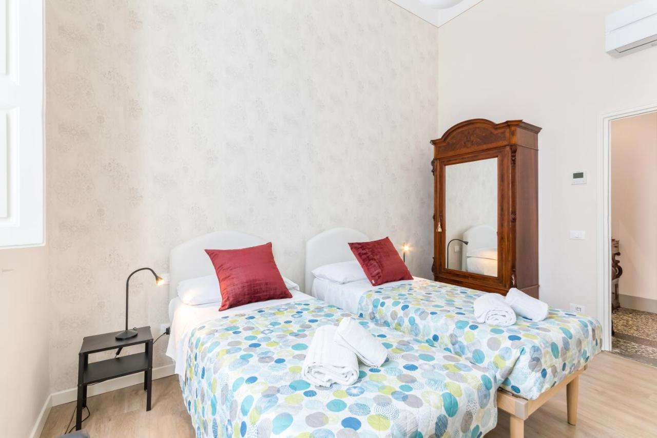 I Renai - Ponte Delle Grazie Modern Apartment Florence Luaran gambar