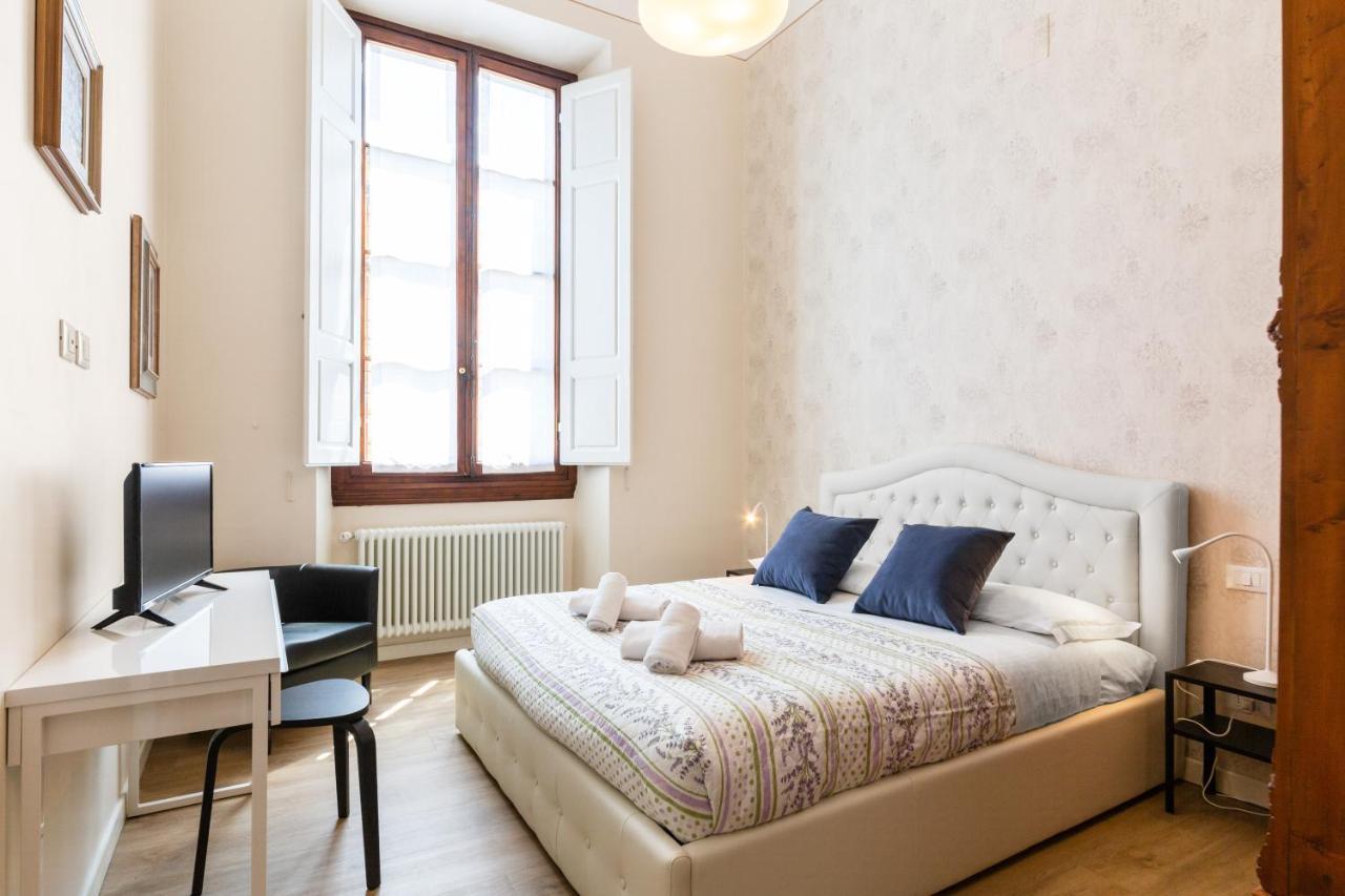 I Renai - Ponte Delle Grazie Modern Apartment Florence Luaran gambar
