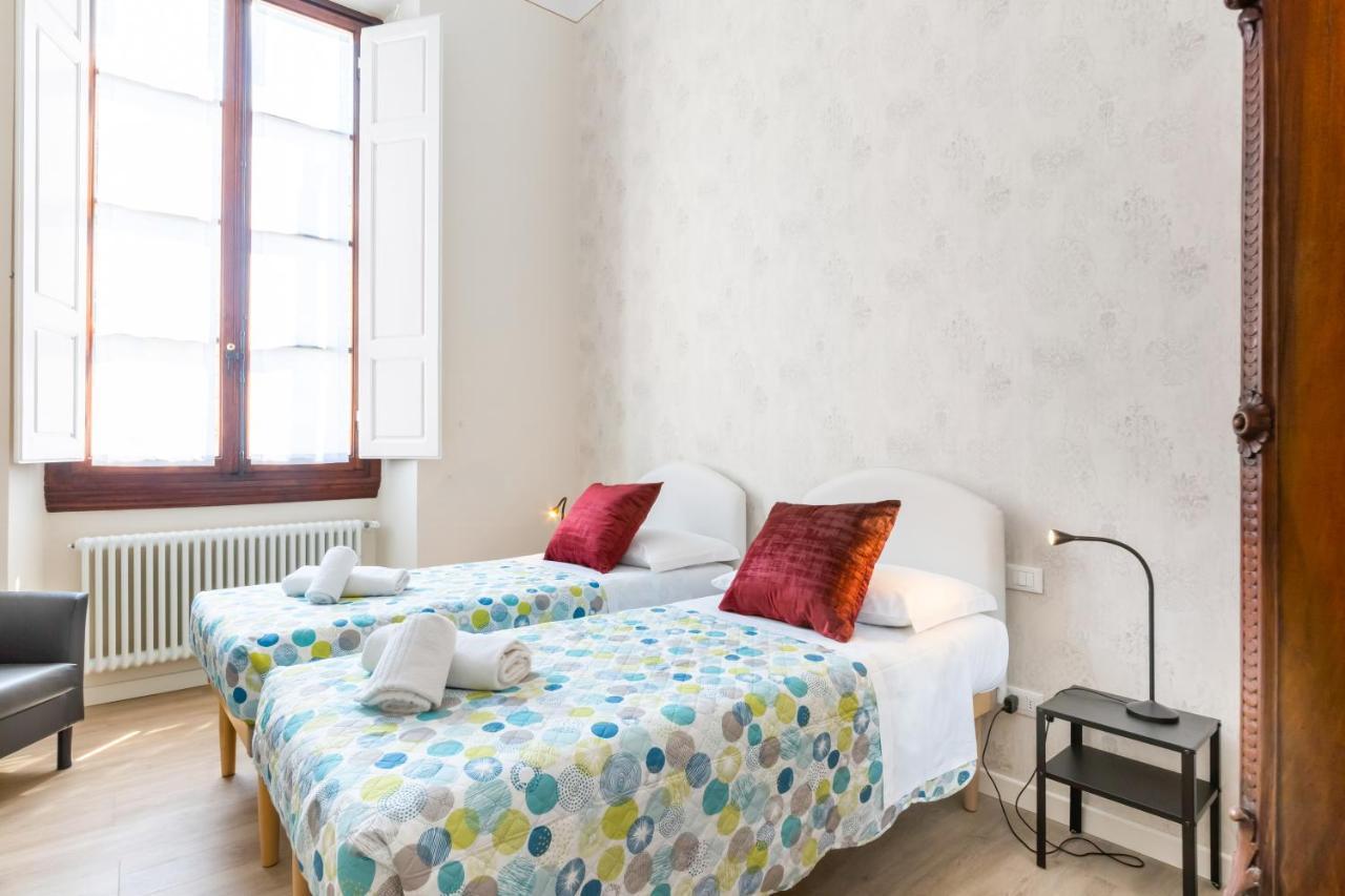 I Renai - Ponte Delle Grazie Modern Apartment Florence Luaran gambar